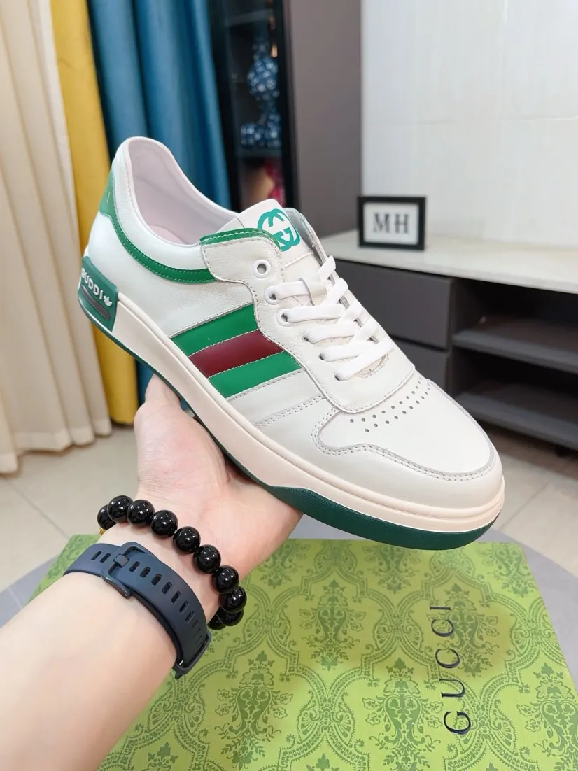 Men's shoes 💰440🌹🌹GUCCI [Gucci] New high-end brand of men's shoes, the latest fashionable casual men's shoes, trendy and versatile style, relaxed and sporty style, uppers imported from Italy, first-layer cowhide, genuine leather lining and ultra-fine workmanship. Original personalized fashionable rubber wear-resistant outsole, light and comfortable on the foot, size 38-44